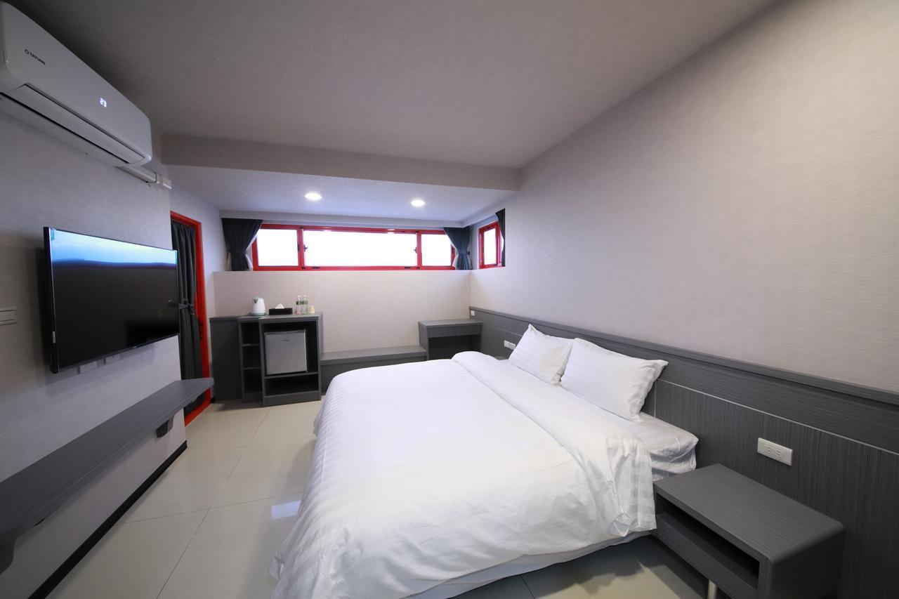 花蓮亮君經典民宿1館加2館民宿-東大門夜市-電梯包棟bright King Homestay Hualien City Exterior photo