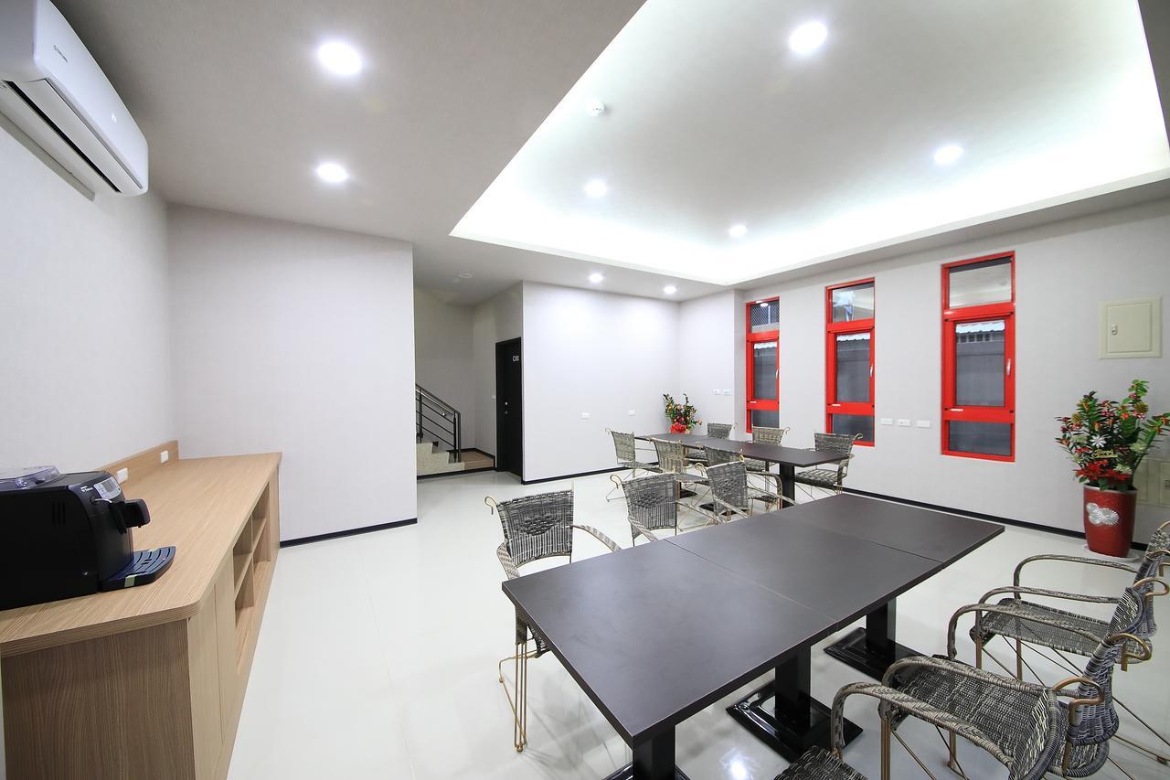 花蓮亮君經典民宿1館加2館民宿-東大門夜市-電梯包棟bright King Homestay Hualien City Exterior photo