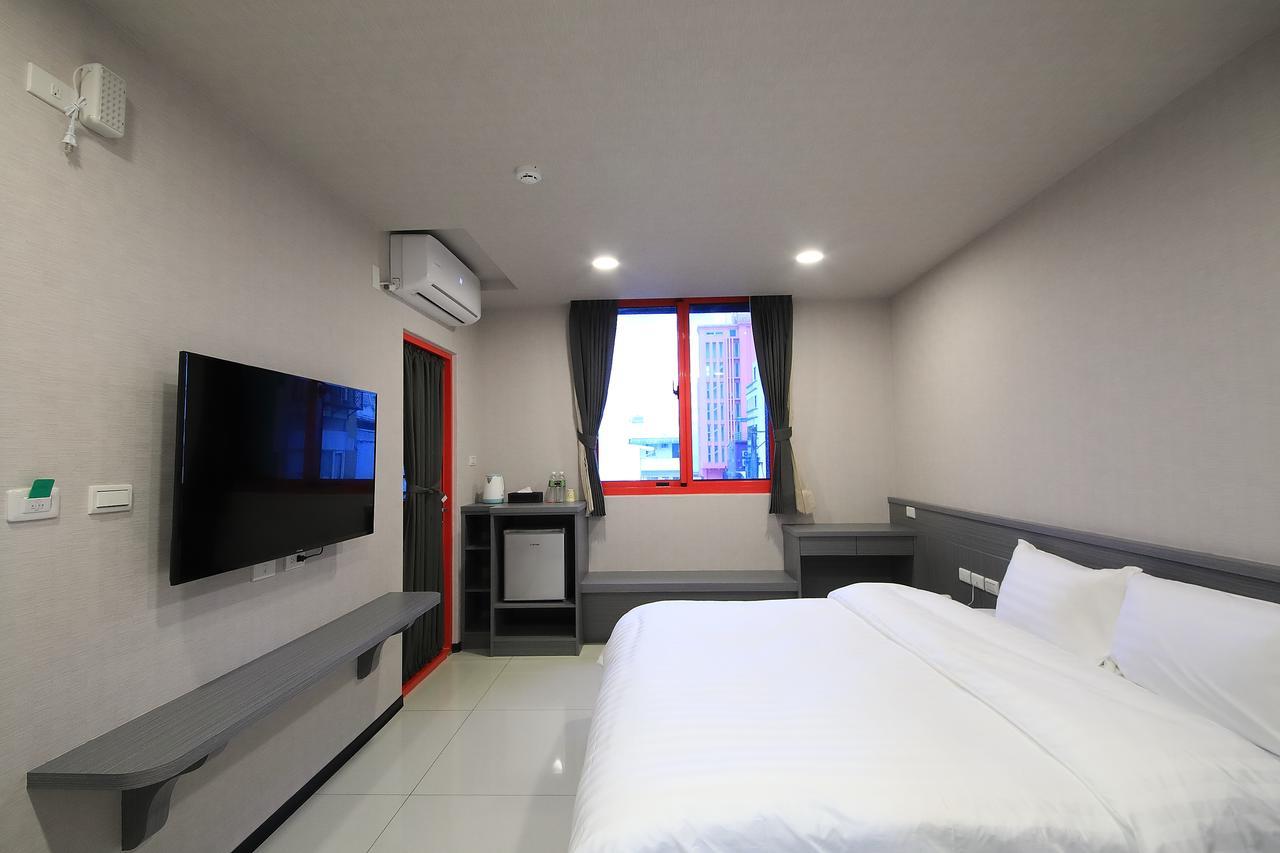 花蓮亮君經典民宿1館加2館民宿-東大門夜市-電梯包棟bright King Homestay Hualien City Exterior photo