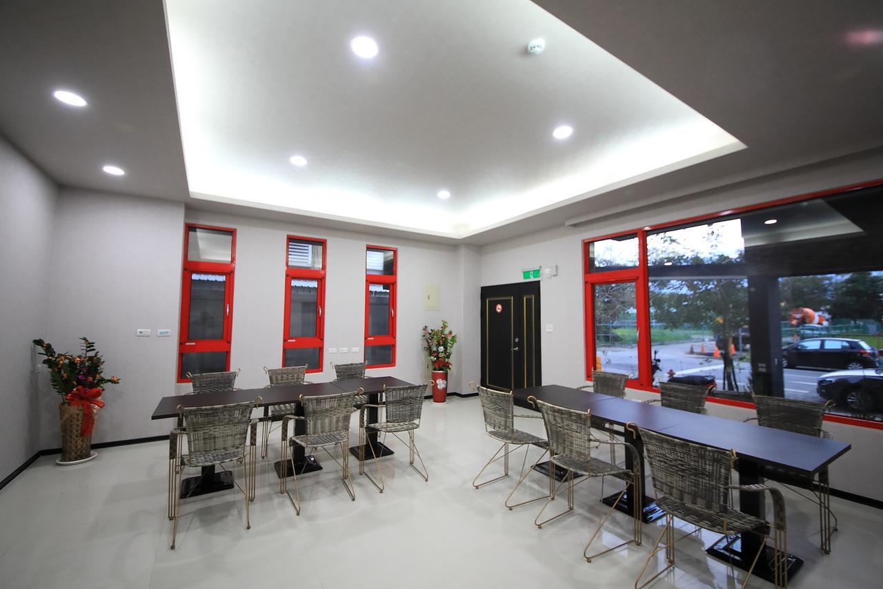 花蓮亮君經典民宿1館加2館民宿-東大門夜市-電梯包棟bright King Homestay Hualien City Exterior photo