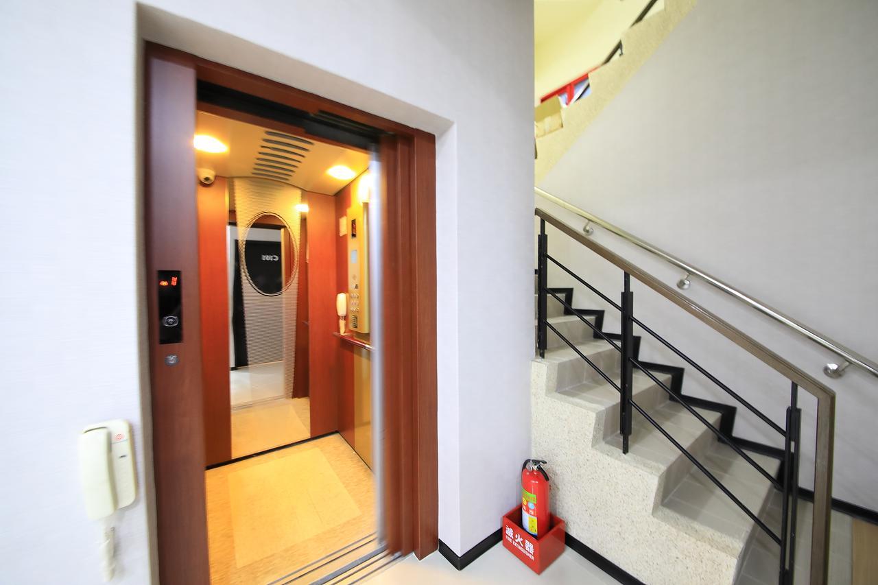 花蓮亮君經典民宿1館加2館民宿-東大門夜市-電梯包棟bright King Homestay Hualien City Exterior photo