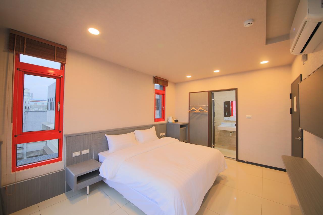 花蓮亮君經典民宿1館加2館民宿-東大門夜市-電梯包棟bright King Homestay Hualien City Exterior photo