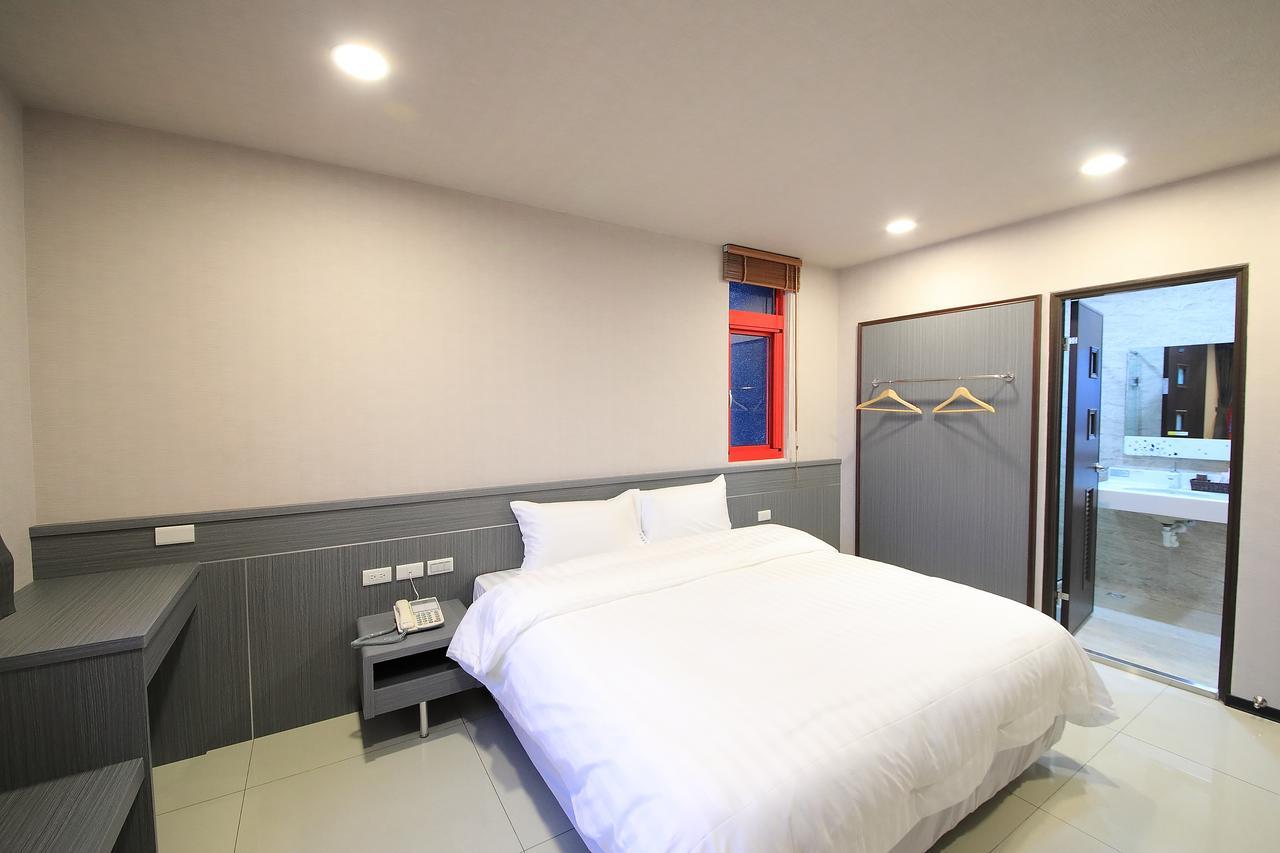 花蓮亮君經典民宿1館加2館民宿-東大門夜市-電梯包棟bright King Homestay Hualien City Exterior photo