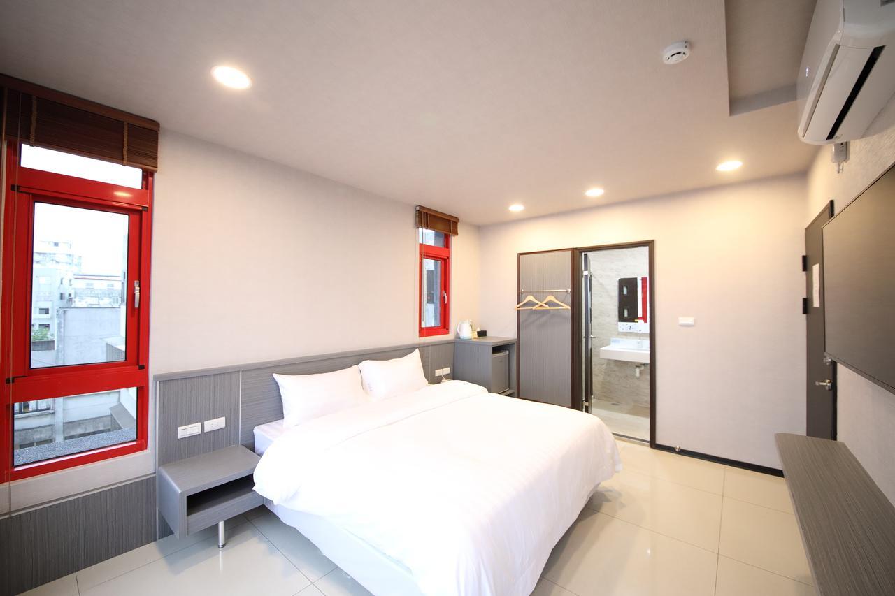 花蓮亮君經典民宿1館加2館民宿-東大門夜市-電梯包棟bright King Homestay Hualien City Exterior photo