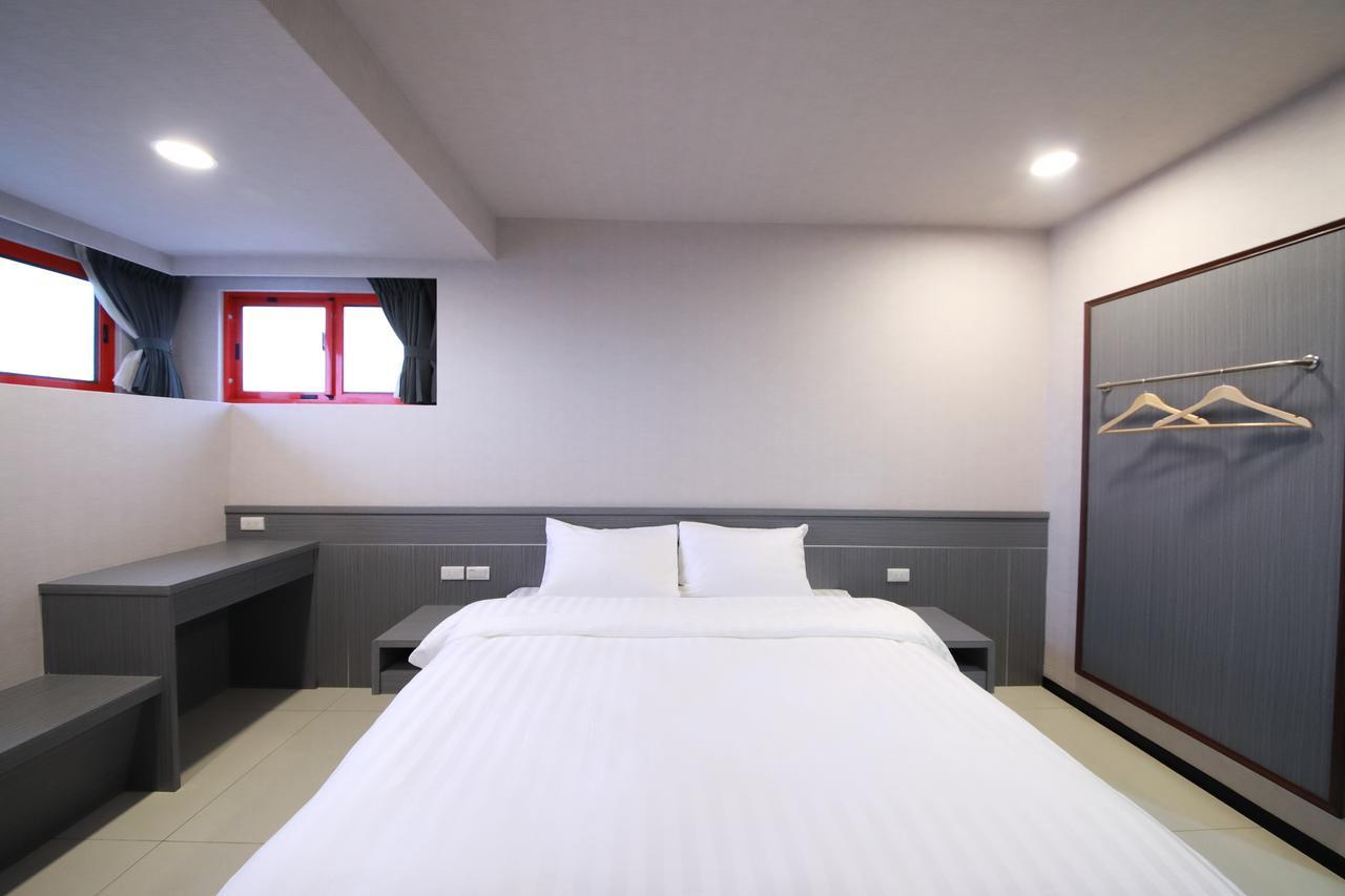 花蓮亮君經典民宿1館加2館民宿-東大門夜市-電梯包棟bright King Homestay Hualien City Exterior photo