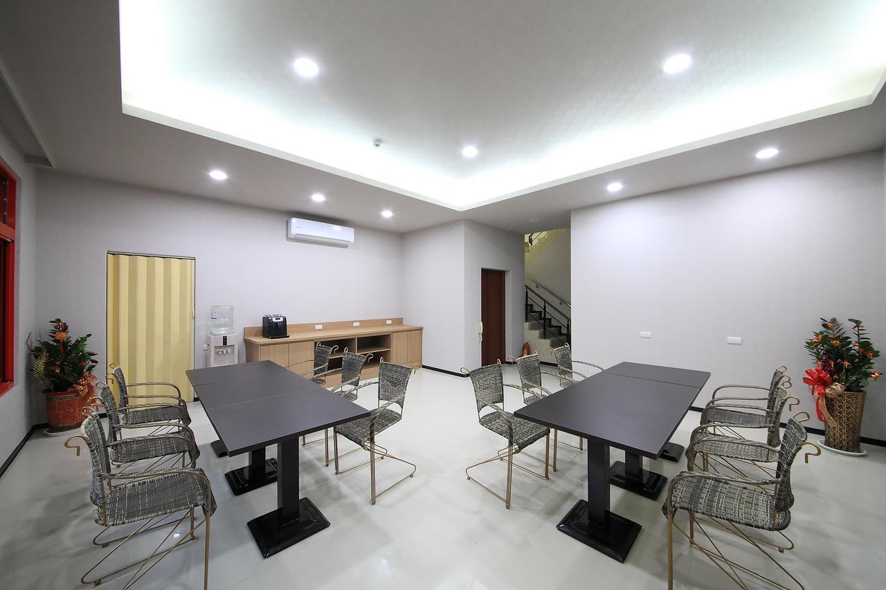 花蓮亮君經典民宿1館加2館民宿-東大門夜市-電梯包棟bright King Homestay Hualien City Exterior photo