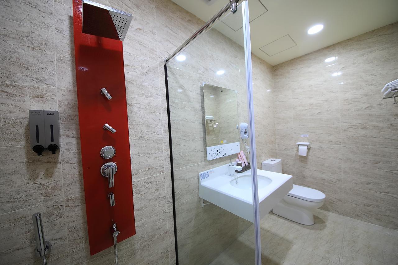 花蓮亮君經典民宿1館加2館民宿-東大門夜市-電梯包棟bright King Homestay Hualien City Exterior photo