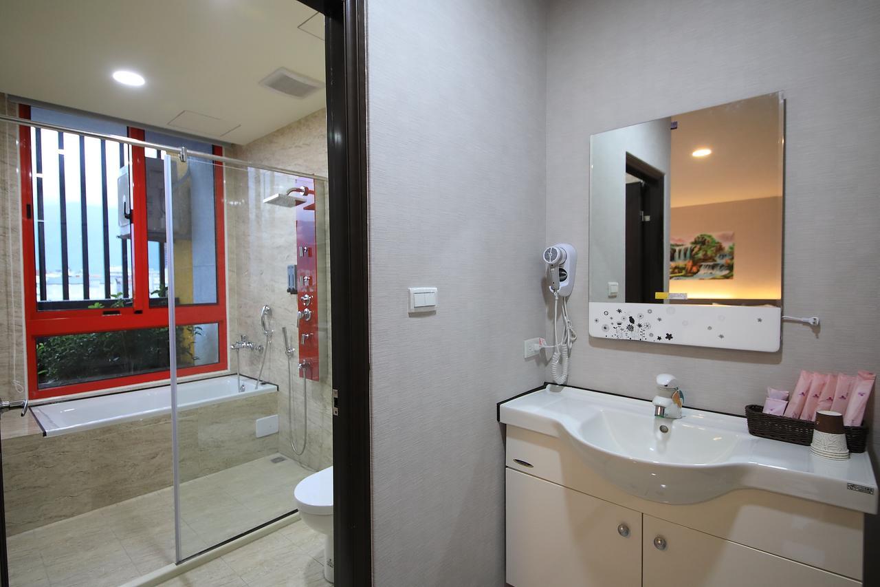花蓮亮君經典民宿1館加2館民宿-東大門夜市-電梯包棟bright King Homestay Hualien City Exterior photo