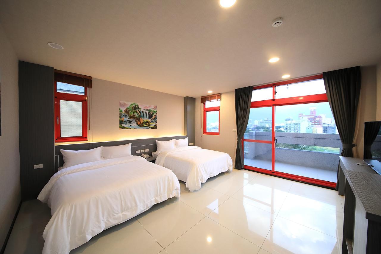 花蓮亮君經典民宿1館加2館民宿-東大門夜市-電梯包棟bright King Homestay Hualien City Exterior photo