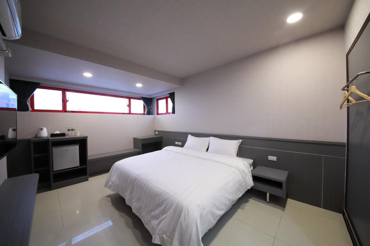 花蓮亮君經典民宿1館加2館民宿-東大門夜市-電梯包棟bright King Homestay Hualien City Exterior photo