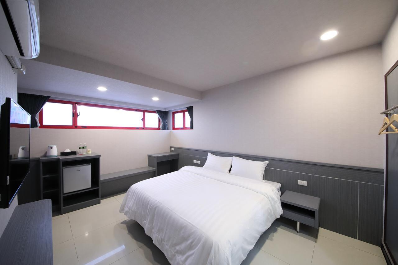 花蓮亮君經典民宿1館加2館民宿-東大門夜市-電梯包棟bright King Homestay Hualien City Exterior photo